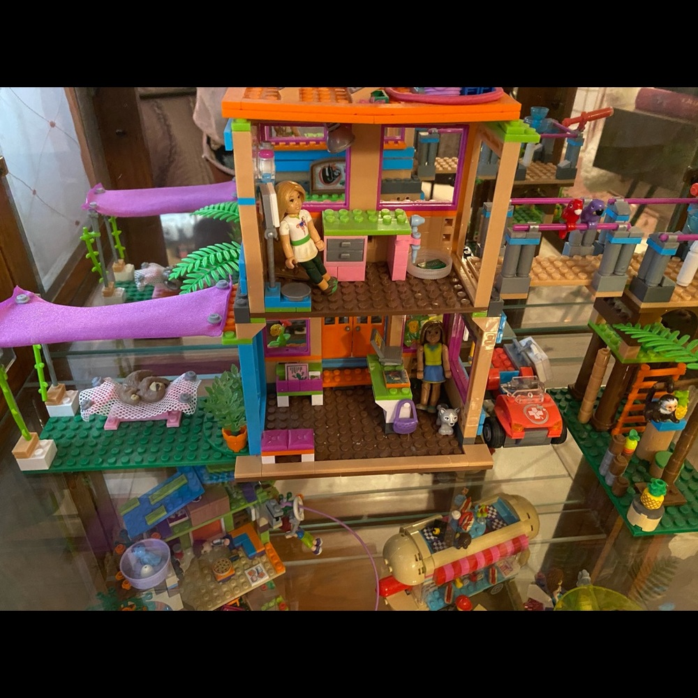 One piece LEGO two story zoo with instructions